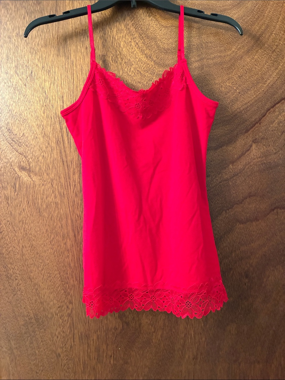 Red Lace-Trim Women's Camisole - Classic Slim Fit